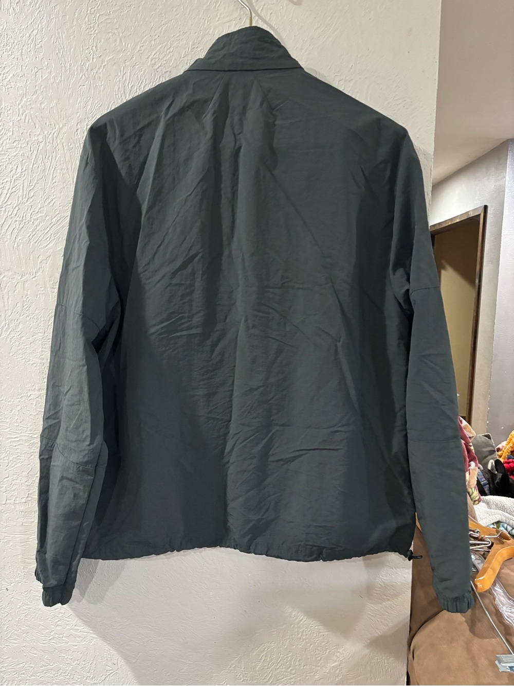 ALO Yoga Lightweight Takeaway Track Jacket Pullover in Charcoal Grey size Small - Picture 5 of 7